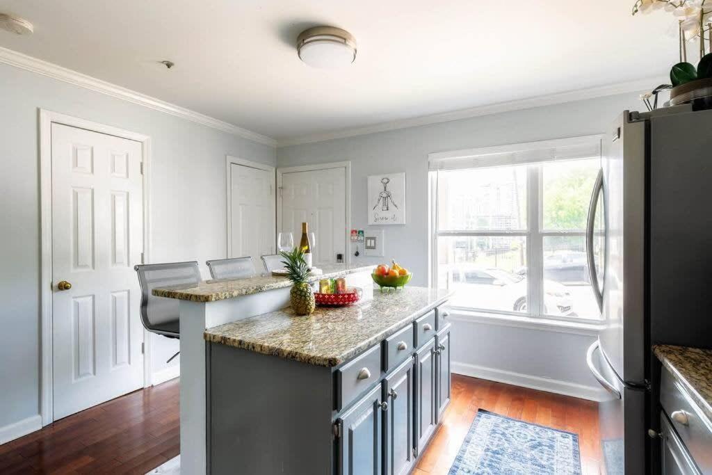 Walk To Broadway Charming Modern Historic Townhome Nashville Esterno foto
