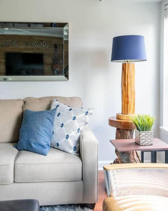 Walk To Broadway Charming Modern Historic Townhome Nashville Esterno foto